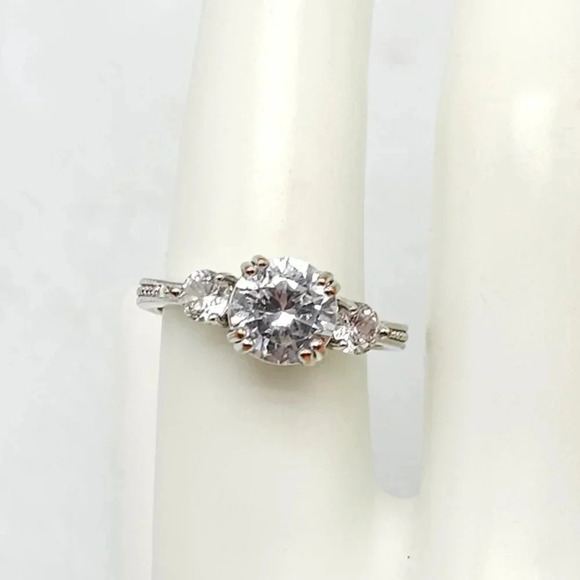 Three-Stone Setting Clear CZ Cocktail Ring Silver Tone Vintage Size 8 Heart Side - Picture 1 of 6